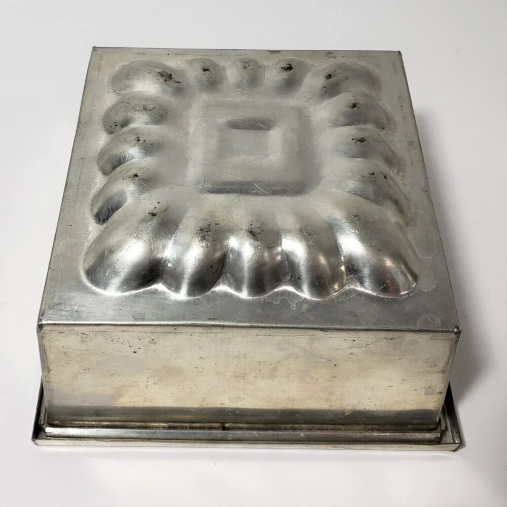 Bakeware Bundle 17 Pieces, New and Unique Vintage Items for Desserts Flans Tarts